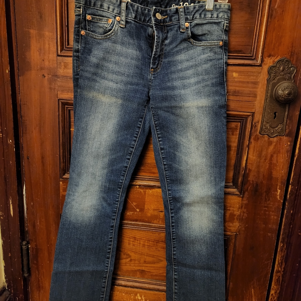 Size 27s Gap jeans